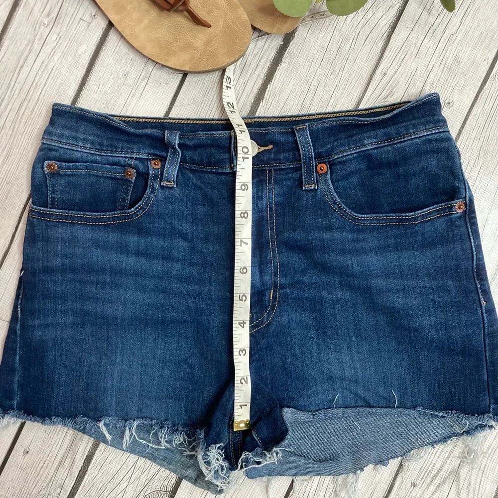 Levi’s High Rise  Shorts - Picture 5 of 8